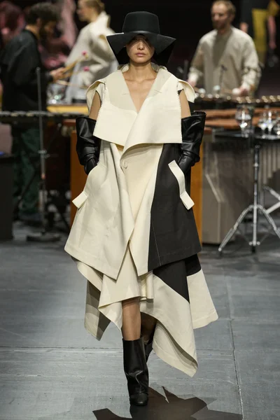 Look 40